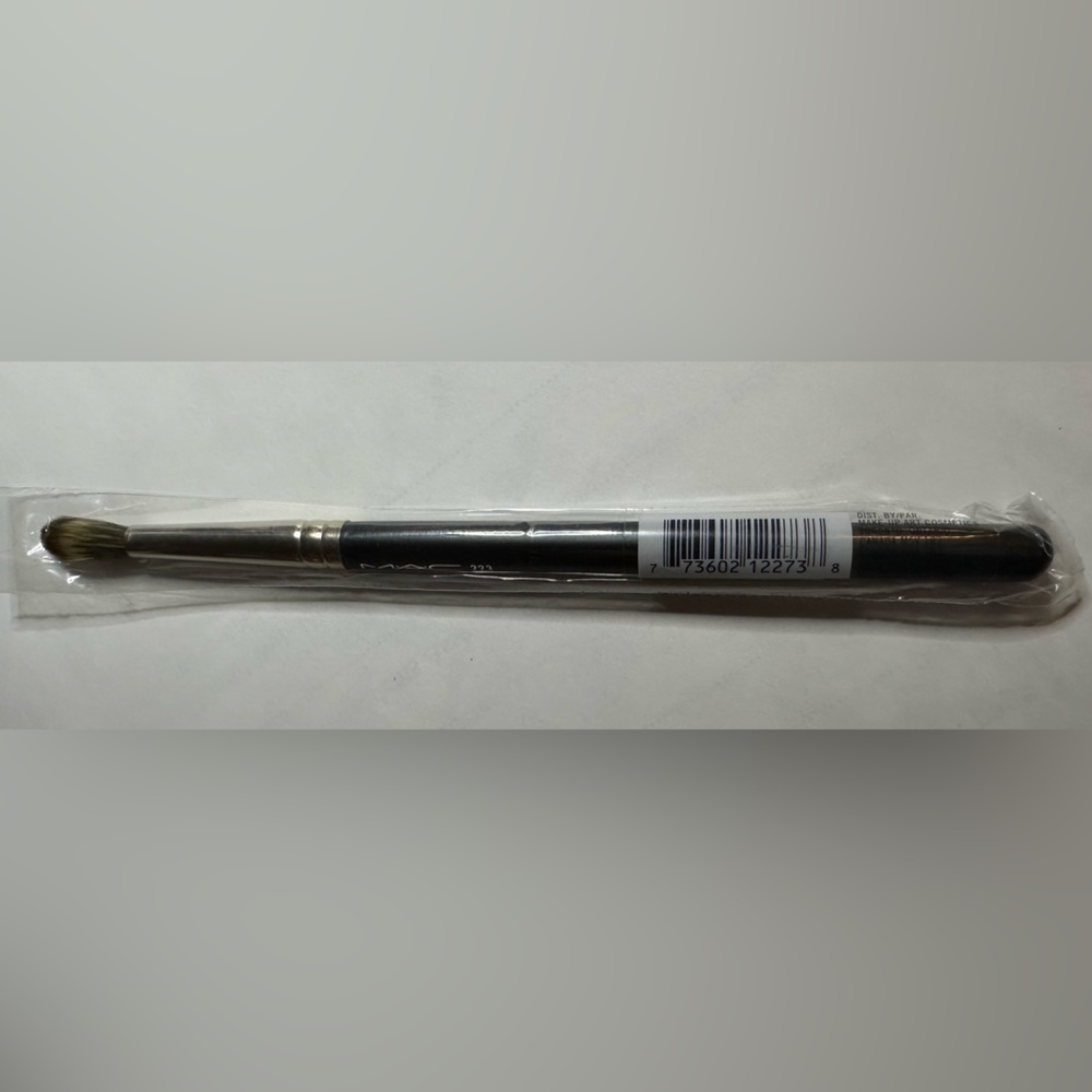 MAC COSMETICS BNIB 223 Blending Eye Brush VERY RARE HTF Natural Hair
